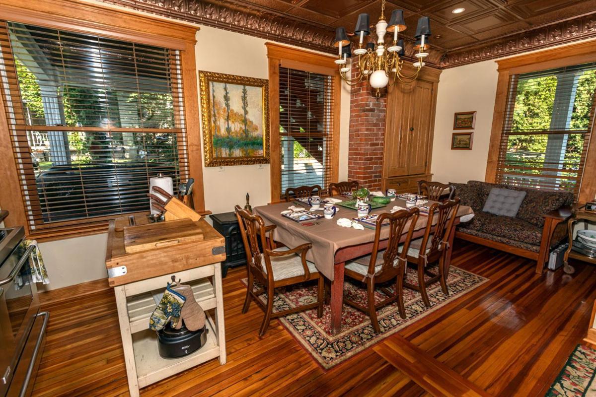 South Broadway Manor B&B - Near Fallingwater, Ohiopyle State Park, Hiking & Biking Trails Gap Scottdale Ngoại thất bức ảnh