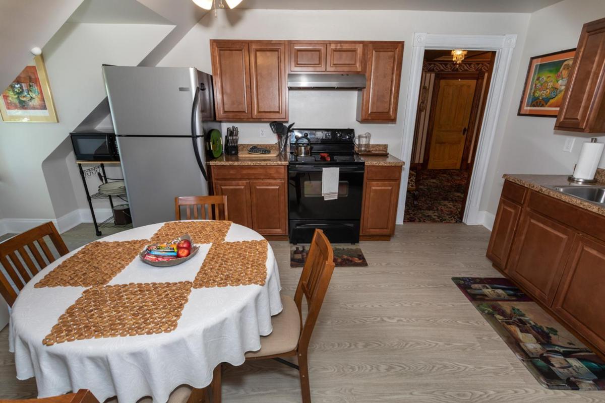 South Broadway Manor B&B - Near Fallingwater, Ohiopyle State Park, Hiking & Biking Trails Gap Scottdale Ngoại thất bức ảnh