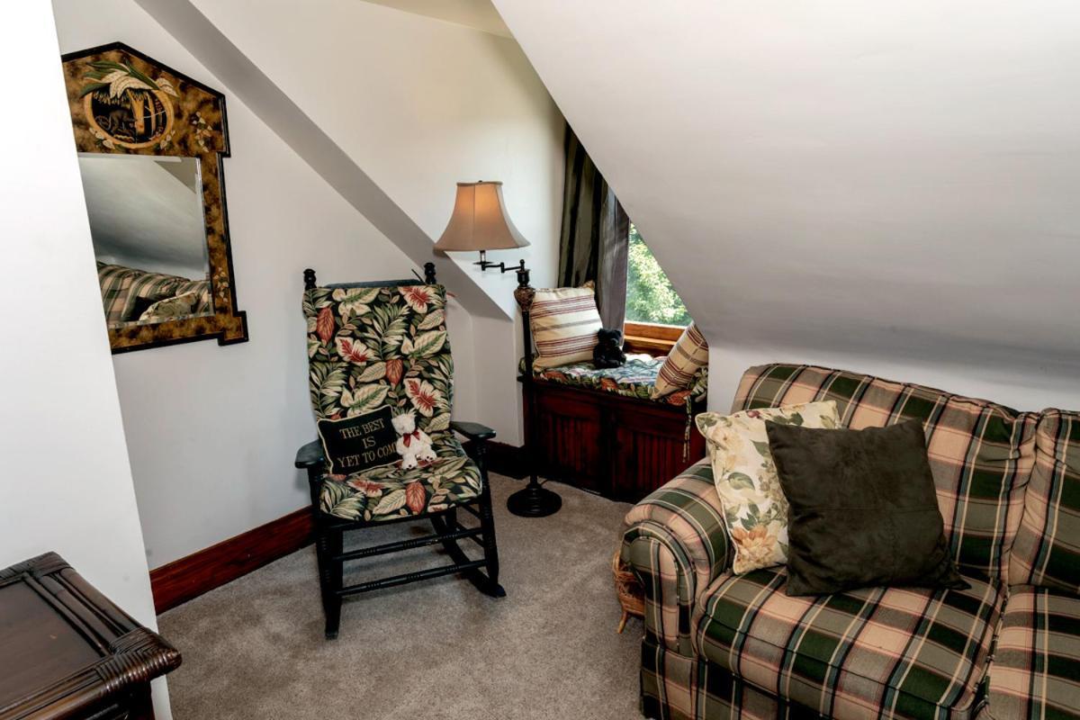 South Broadway Manor B&B - Near Fallingwater, Ohiopyle State Park, Hiking & Biking Trails Gap Scottdale Ngoại thất bức ảnh